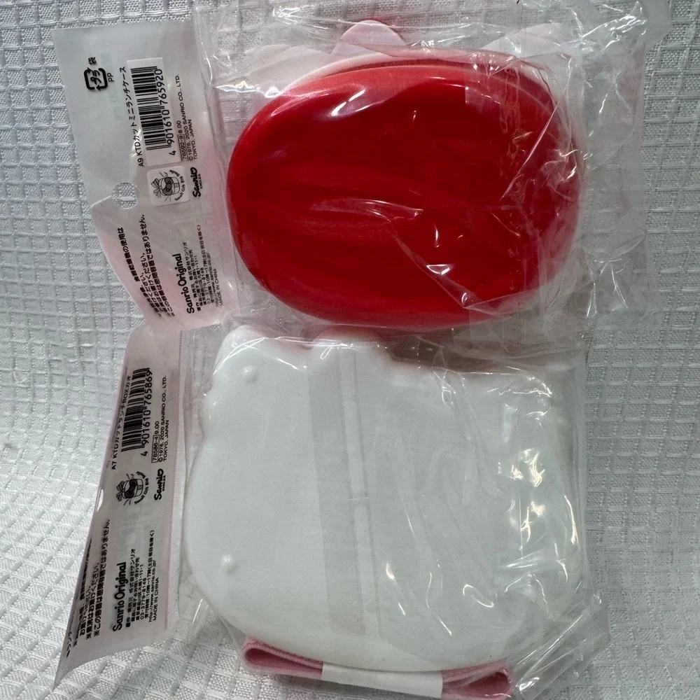 Sanrio Hello Kitty face shaped die -cut bento box & bento snack box.  Set of 2